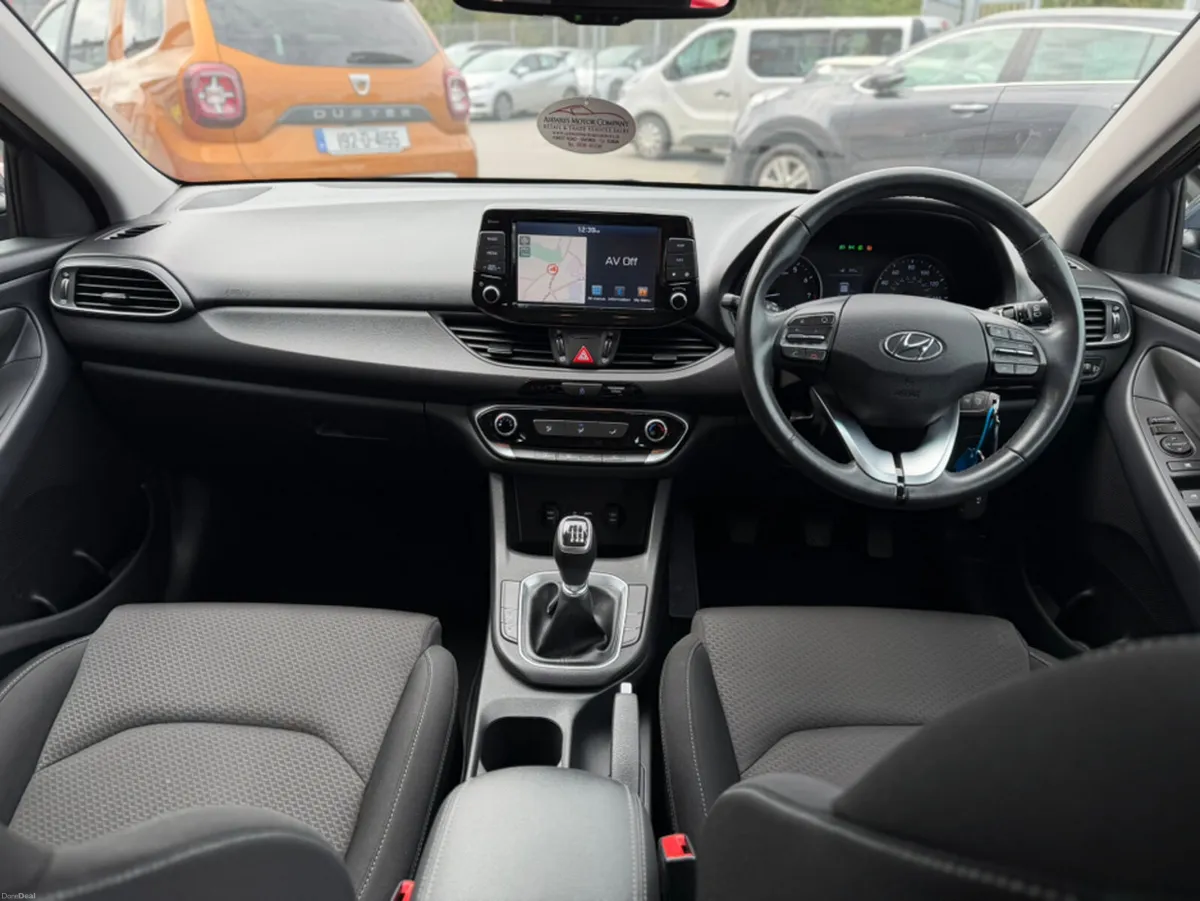 Hyundai i30 1.4 T-GDI SE NAV 5DR - FULL SERVICE HI - Image 4