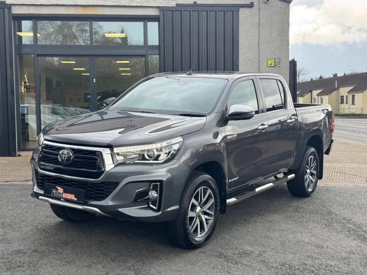 2.4 D-4D Invincible X Pickup Double Cab 4dr Diesel - Image 3