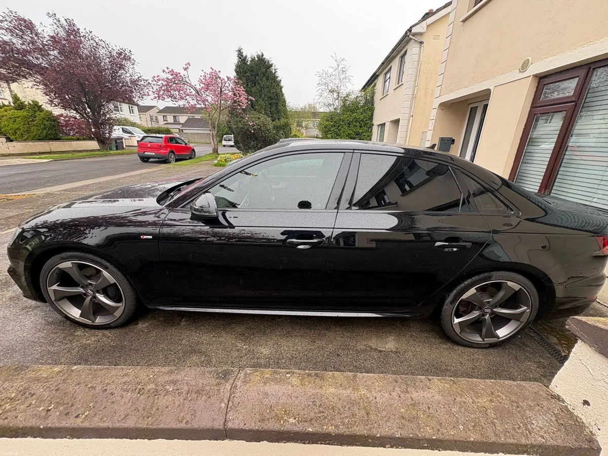 181 Audi A4 2.0 TDI 190 S-Line Black Edition - Image 4