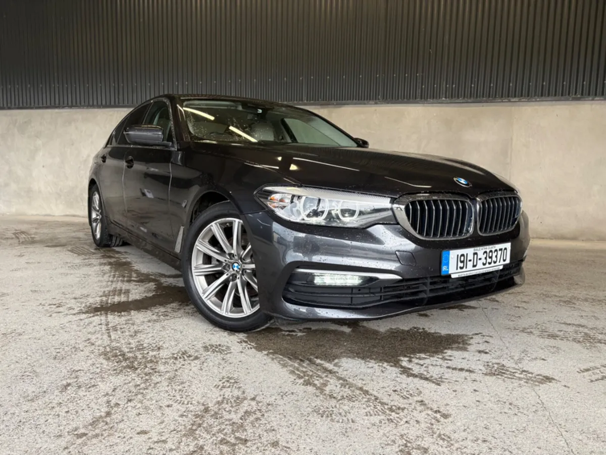 BMW 5-Series 520D SE AUT0 * LOW KMS * - Image 1