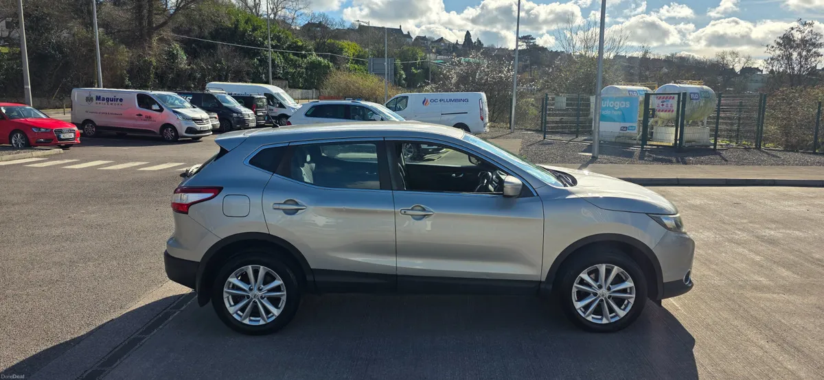 Nissan Qashqai 2014 High Spec Fully Serviced - Image 4