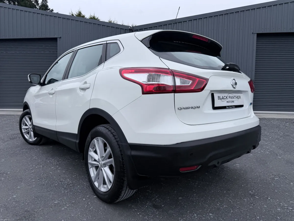 Nissan Qashqai 142’ SV AUTOMATIC EXTREMELY LOW KM - Image 3