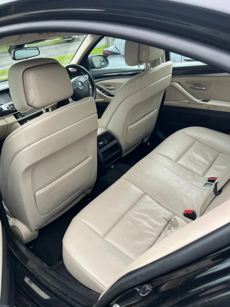 BMW 5-Series 2011 - Image 2