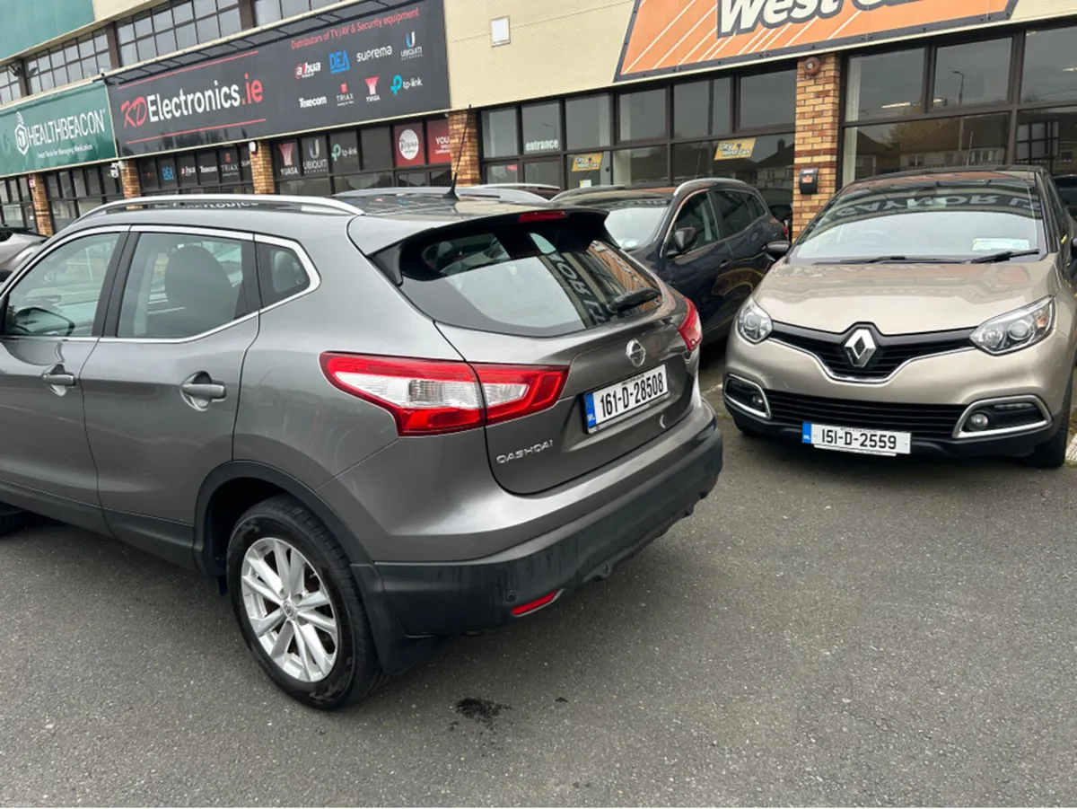 Nissan Qashqai 1.2 AUTOMATIC//PAN ROOF//HUGE SPEC - Image 2