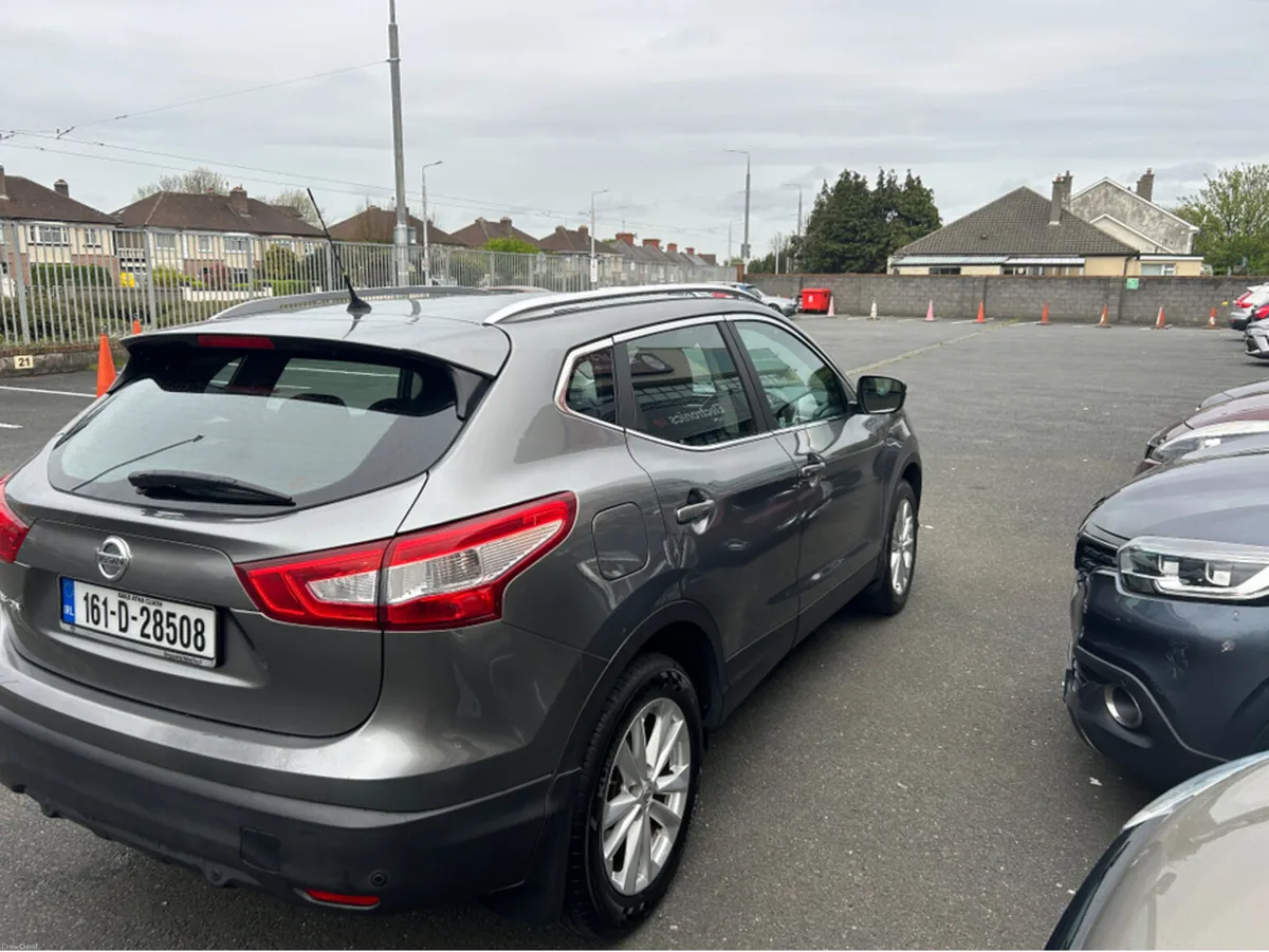 Nissan Qashqai 1.2 AUTOMATIC//PAN ROOF//HUGE SPEC - Image 4