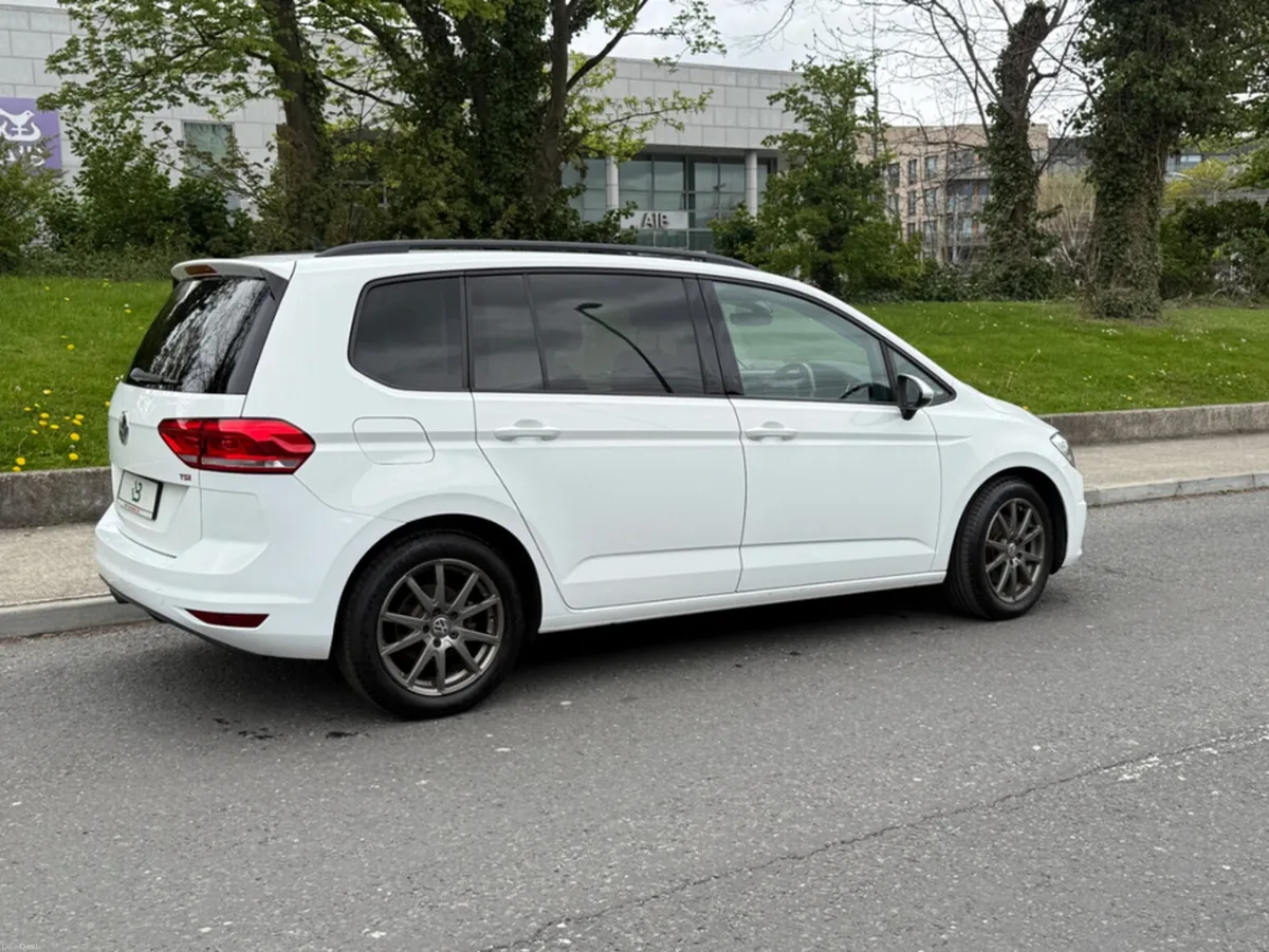 Volkswagen Touran 1.4 TSI DSG Highline Facelift up - Image 4
