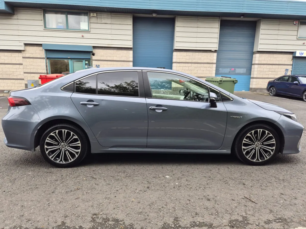 Toyota Corolla HYBRID LUNA SPORT 4DR AUTO - Image 4