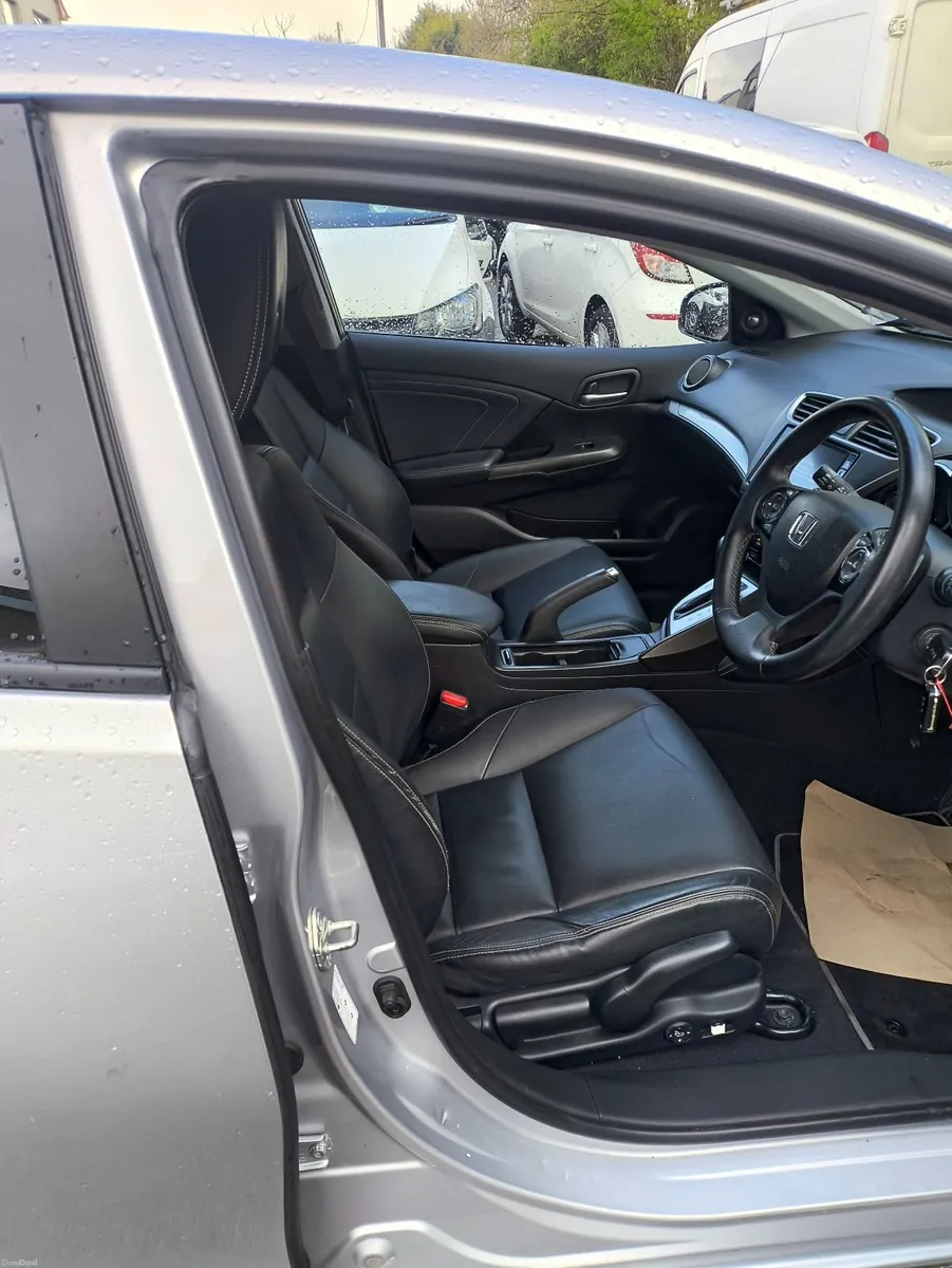 Honda Civic 2016 executive auto - Image 4