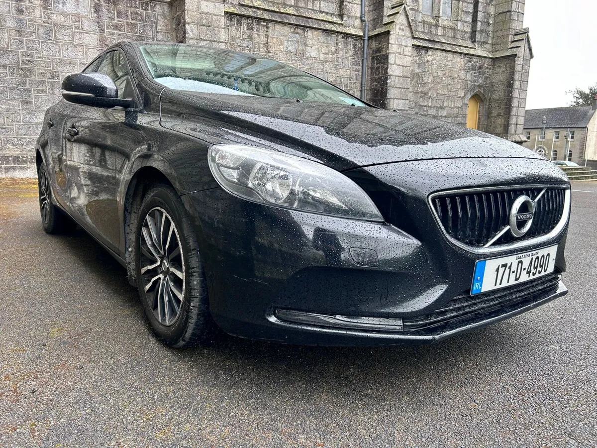 Volvo V40 2017 - Image 1