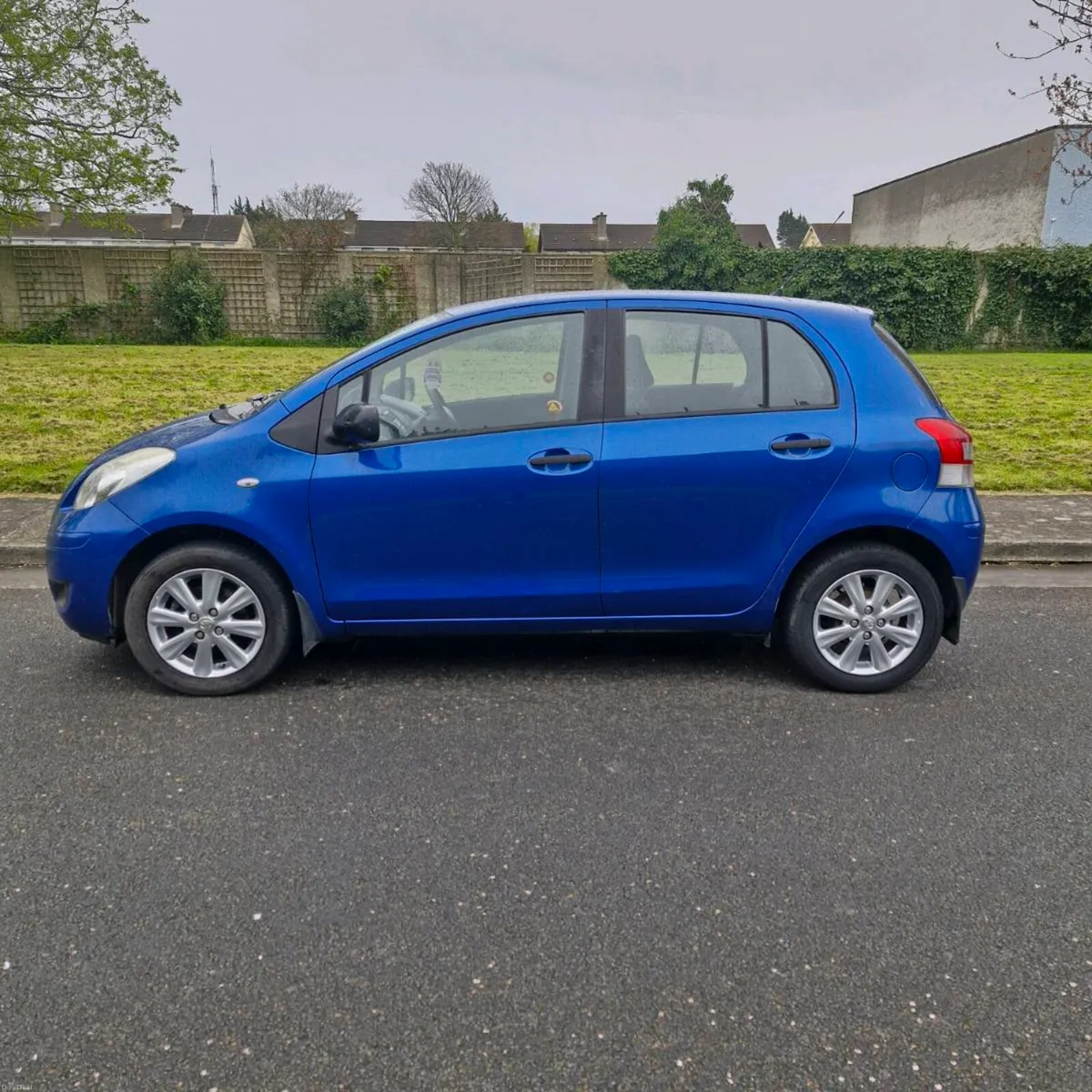 Toyota Yaris Only 105,000km NCT & Tax - Image 4