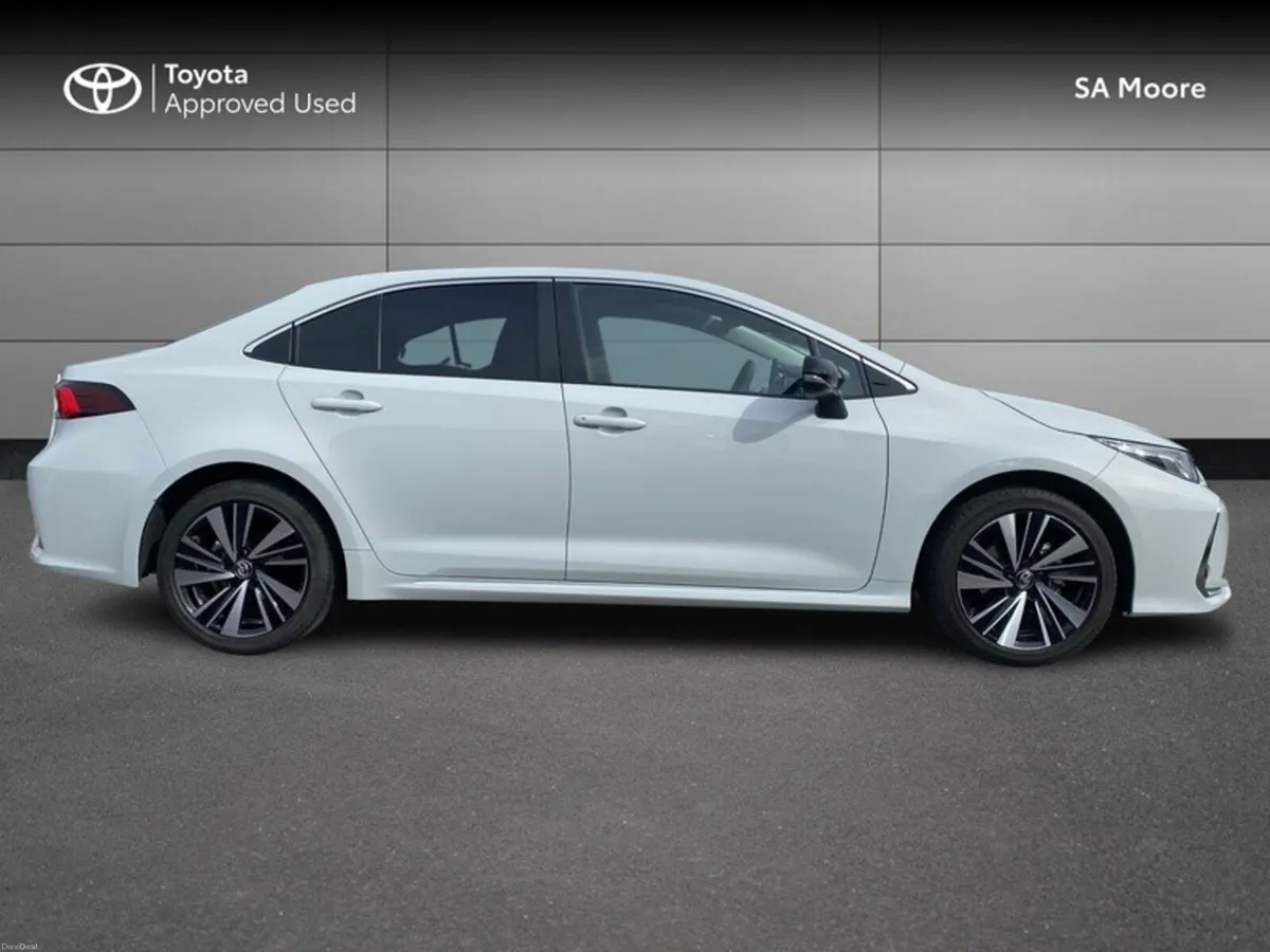 Toyota Corolla LUNA SPORT SALOON - Image 3