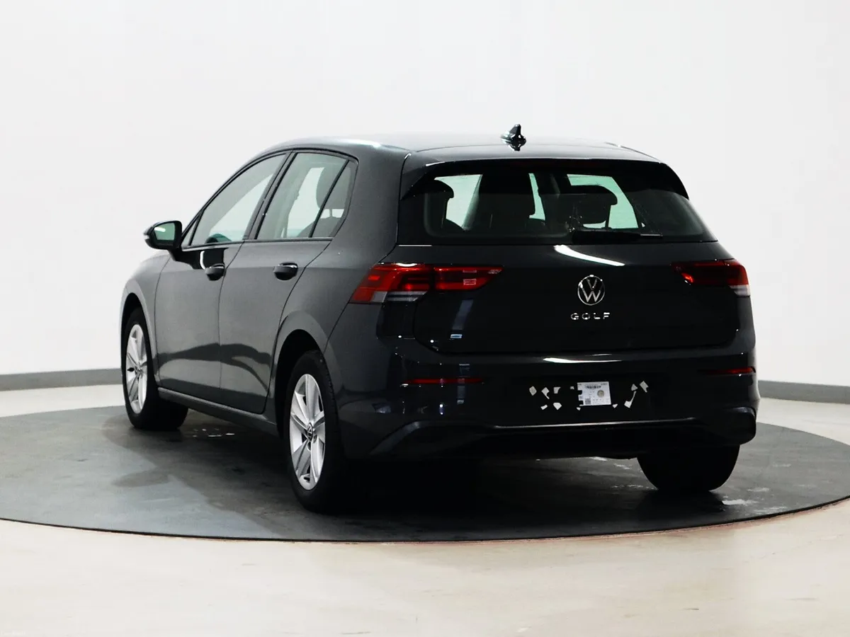 *98* 2023 Volkswagen Golf 1.5tsi life - Image 5