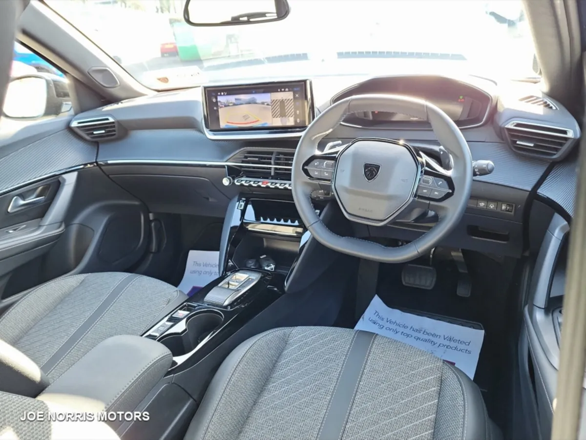 Peugeot 2008 ALLURE 1.2 MILD-HYBRID  LOW KMS - Image 6