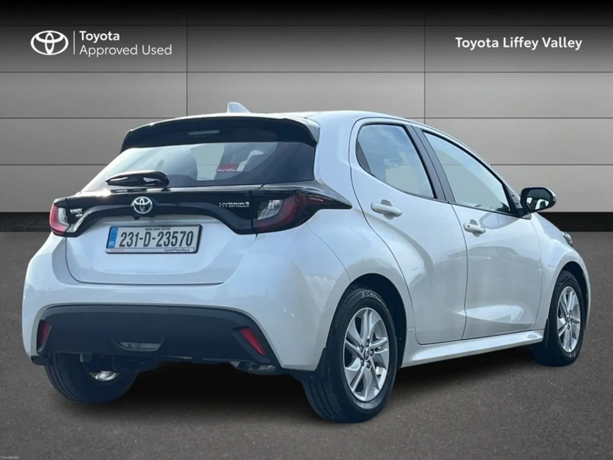 Toyota Yaris YARIS HYBRID LUNA - Image 2
