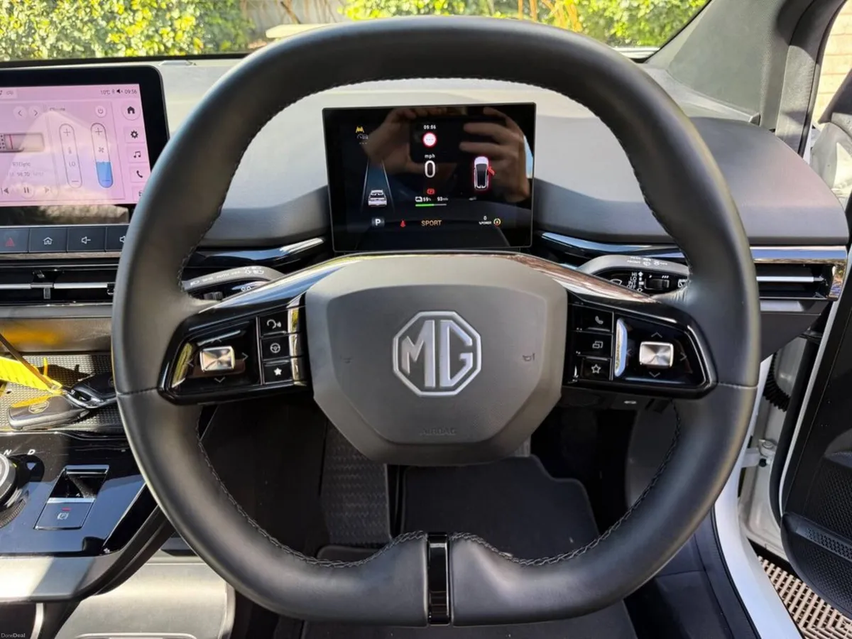 MG MG4 MG4 EXCLUSIVE 51KWH // APPLE CARPLAY/ANDROI - Image 4