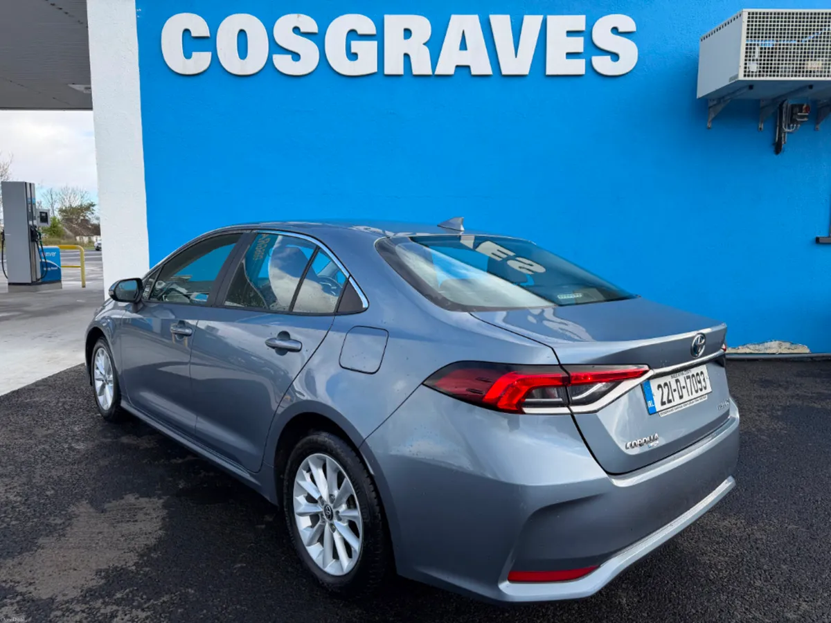 Toyota Corolla 1.8 Hybrid Luna Saloon * REVERSING - Image 4