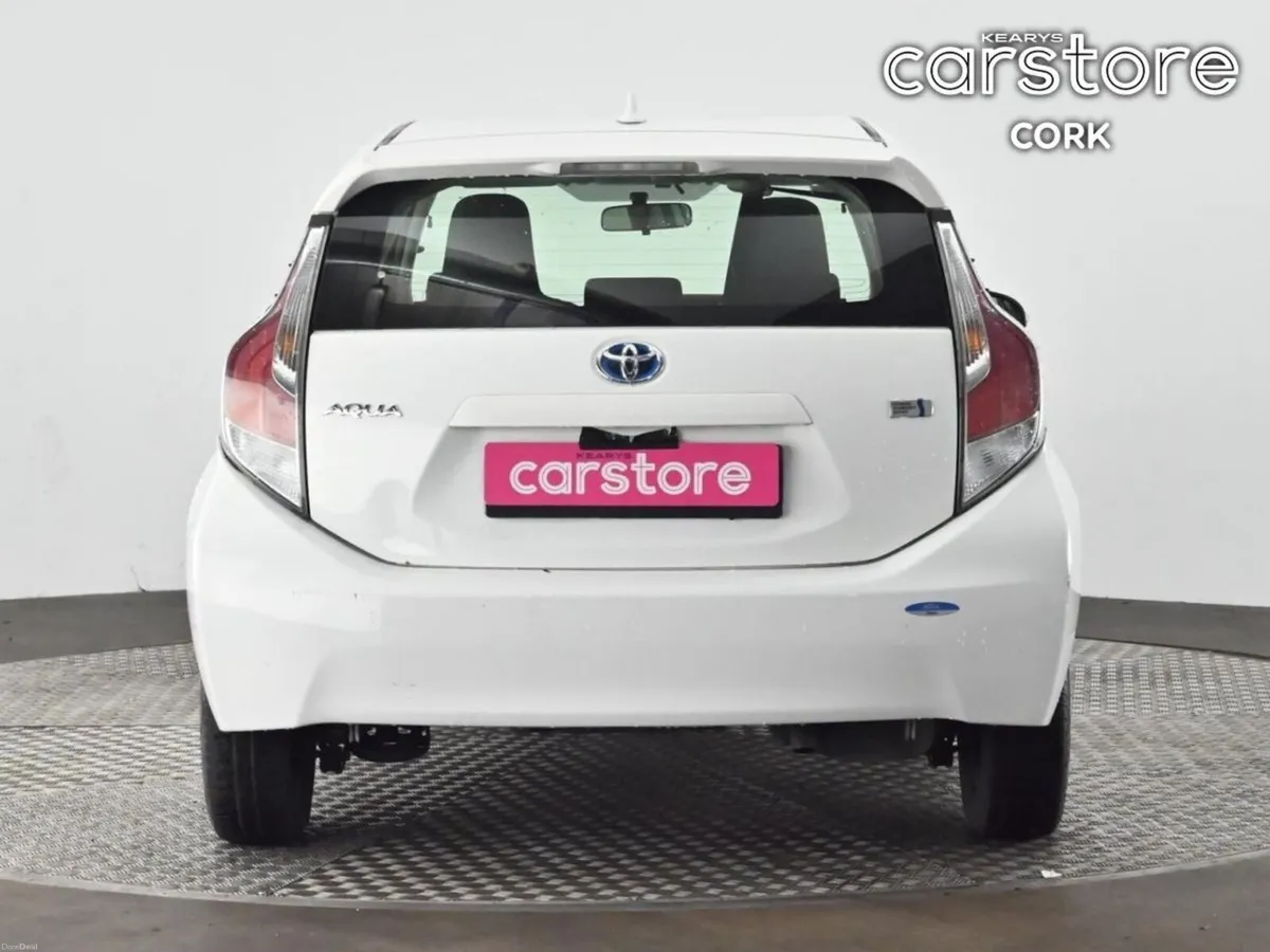 Toyota Aqua 1.5 Hybrid - Image 4