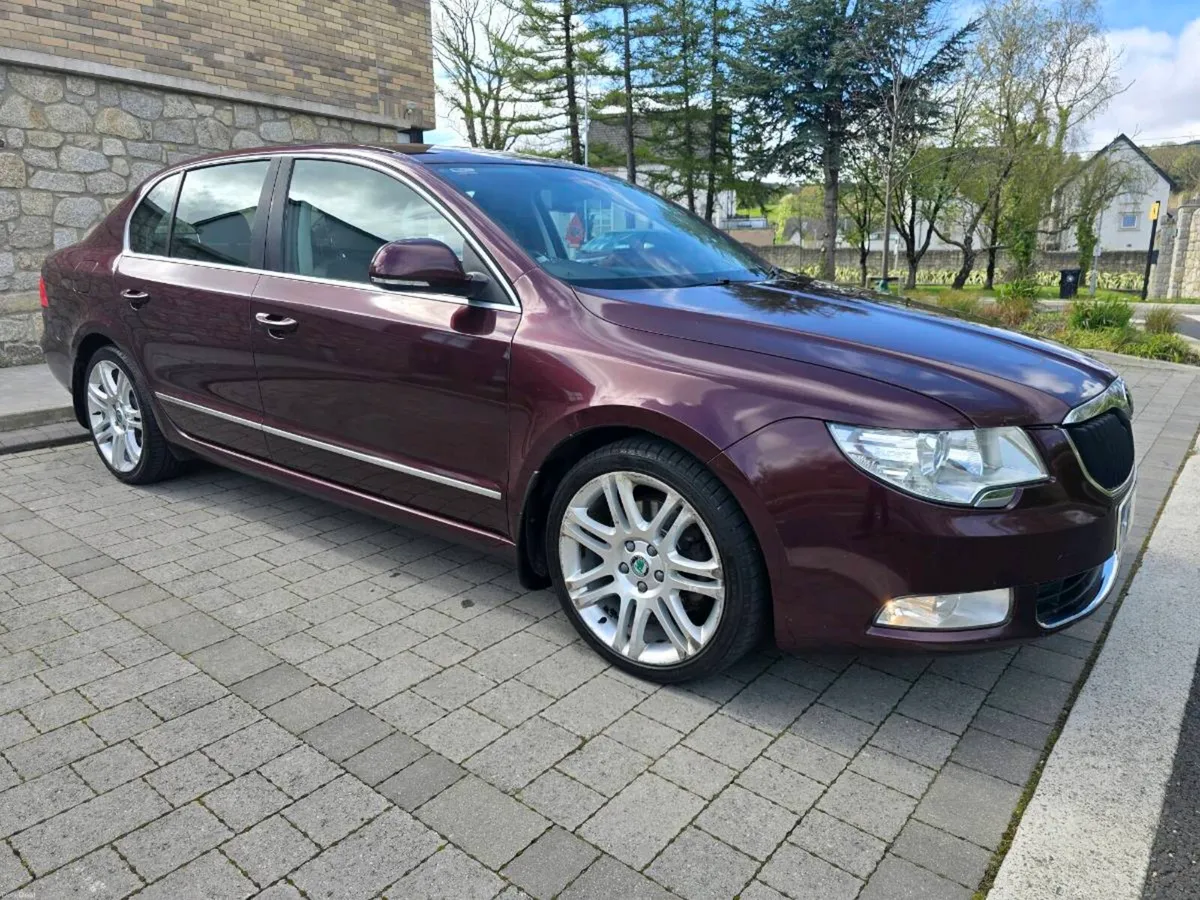 SKODA SUPERB AMBITION / NCT & TAX! - Image 2