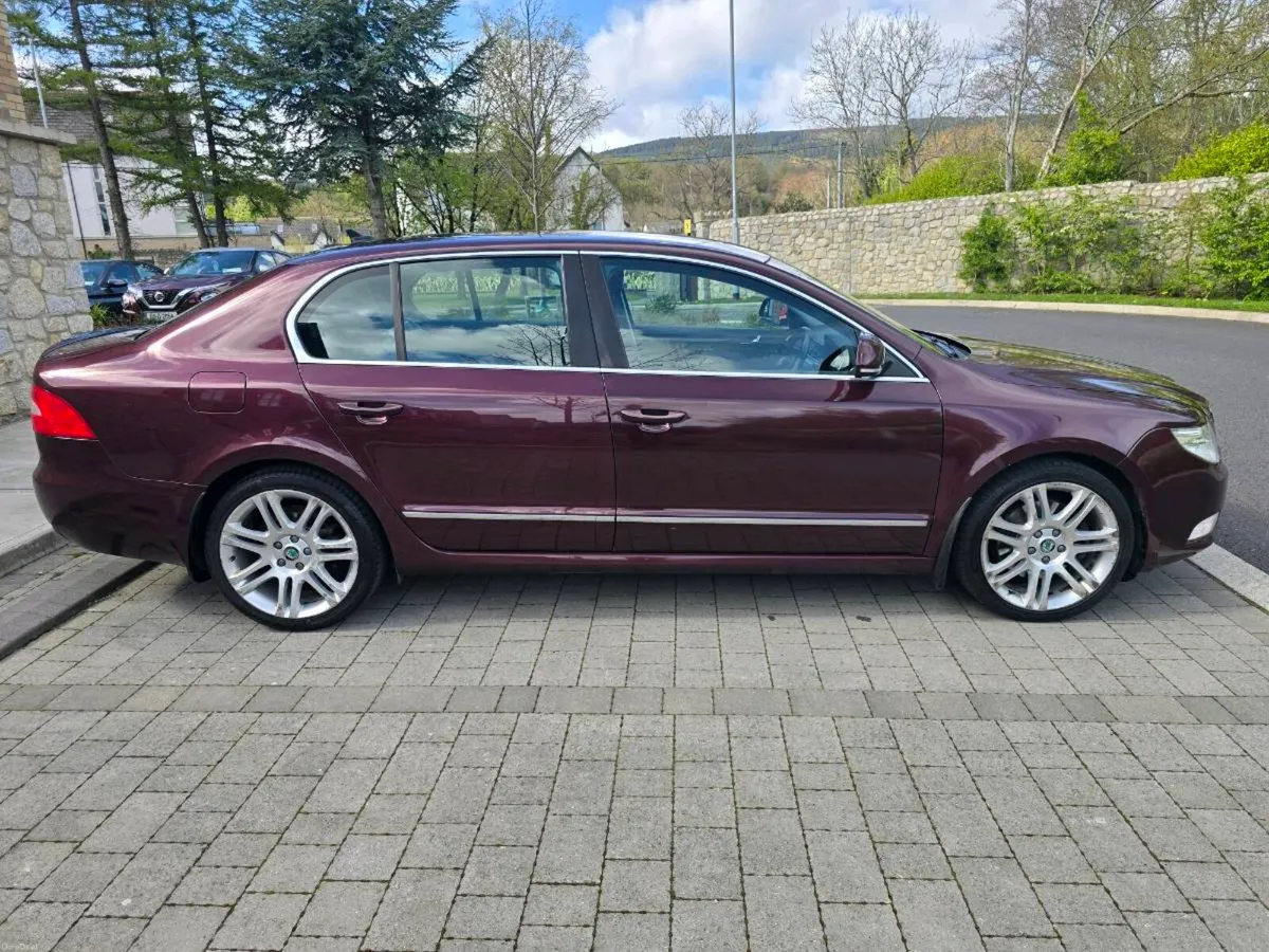 SKODA SUPERB AMBITION / NCT & TAX! - Image 3