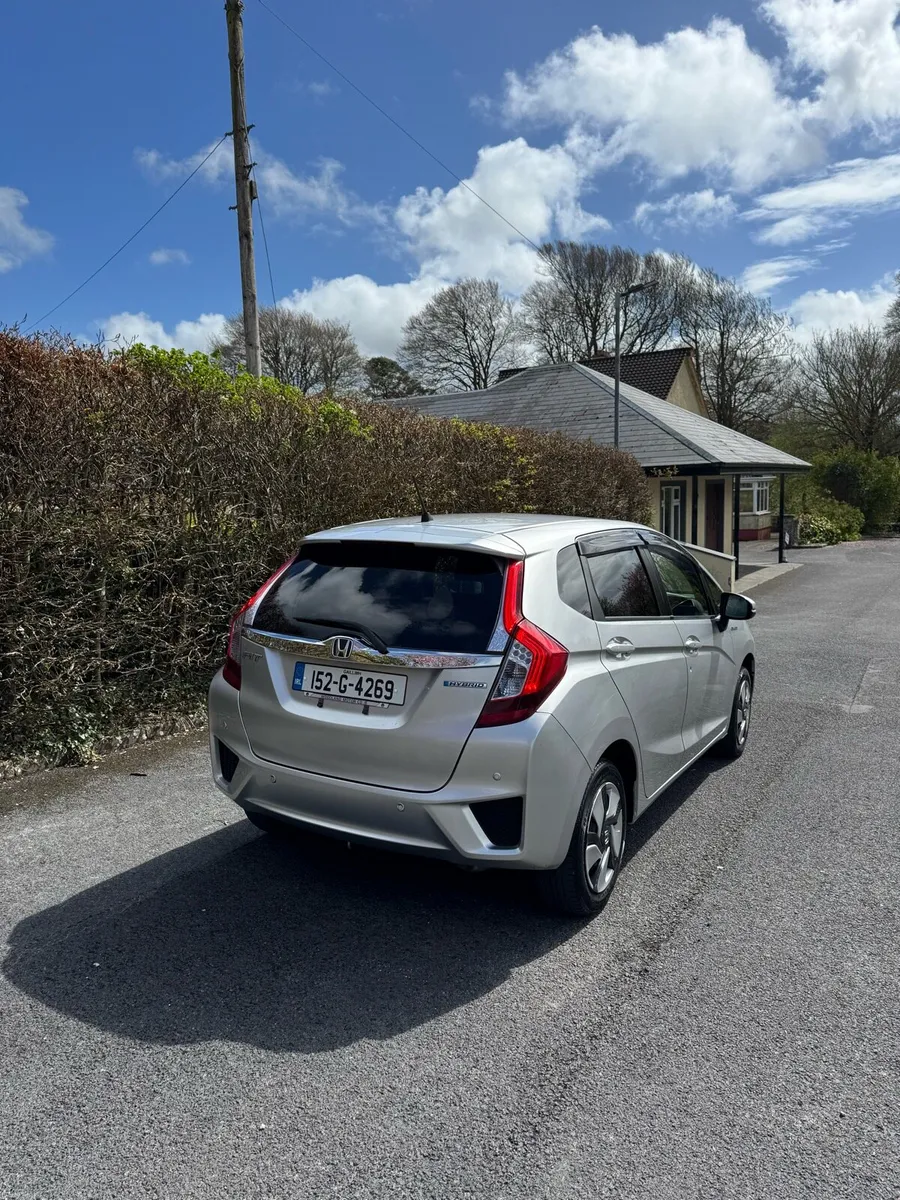 2015 Honda Fit 4WD Auto Hybrid - Image 3