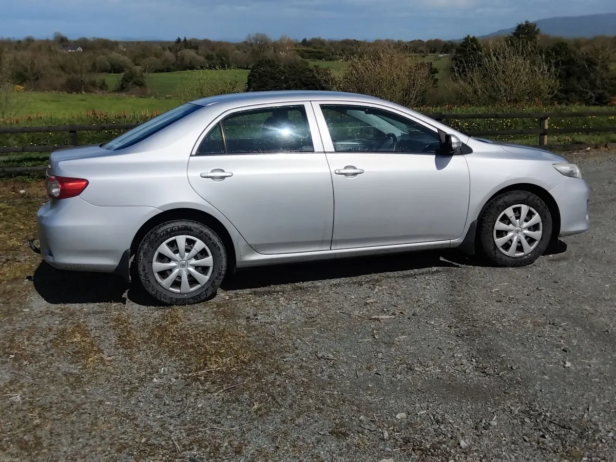 Toyota Corolla 2011 - Image 2