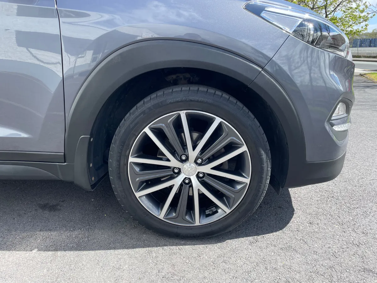 EXECUTIVE SE - APPLE PLAY - 200 TAX - Image 2