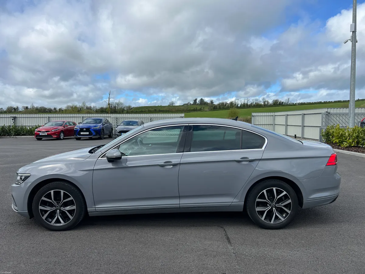 2022 Volkswagen Passat SEL 2.0 TDI - Automatic - Image 1