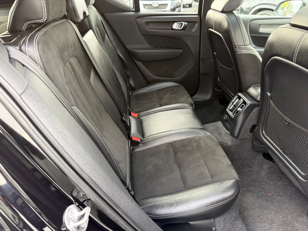 2022 VOLVO XC40 R-DESIGN T4 RECHARGE - Image 5