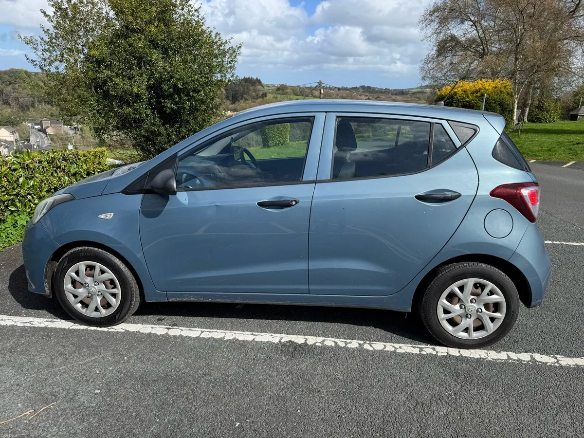 2017 Hyundai i10 - Image 2