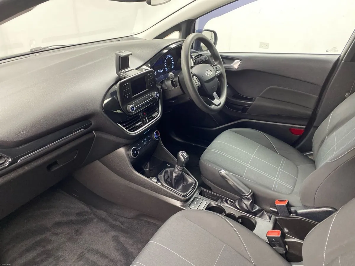 Ford Fiesta 1.1L Ti-VCT 70 PS Zetec - Image 3