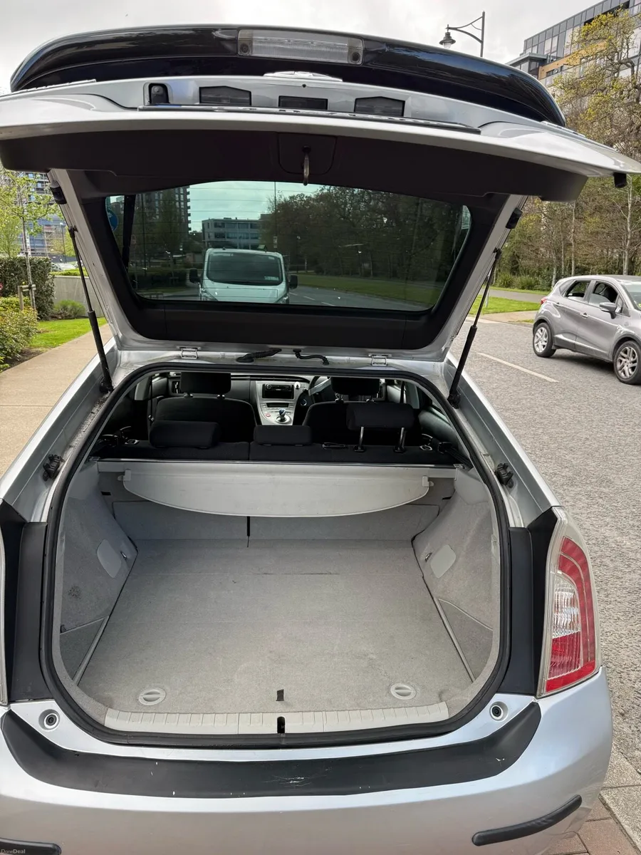 Toyota Prius - Image 4