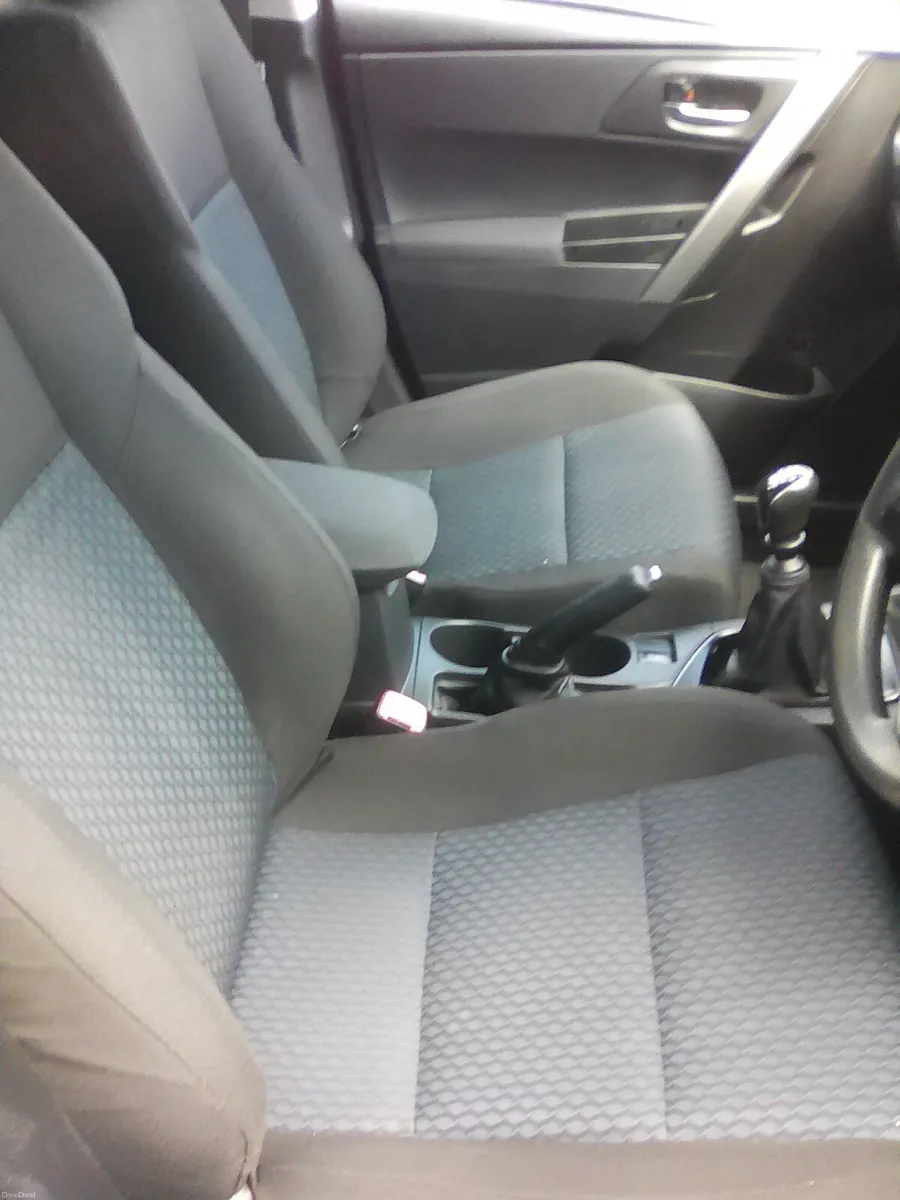 Toyota Auris 2013 - Image 6