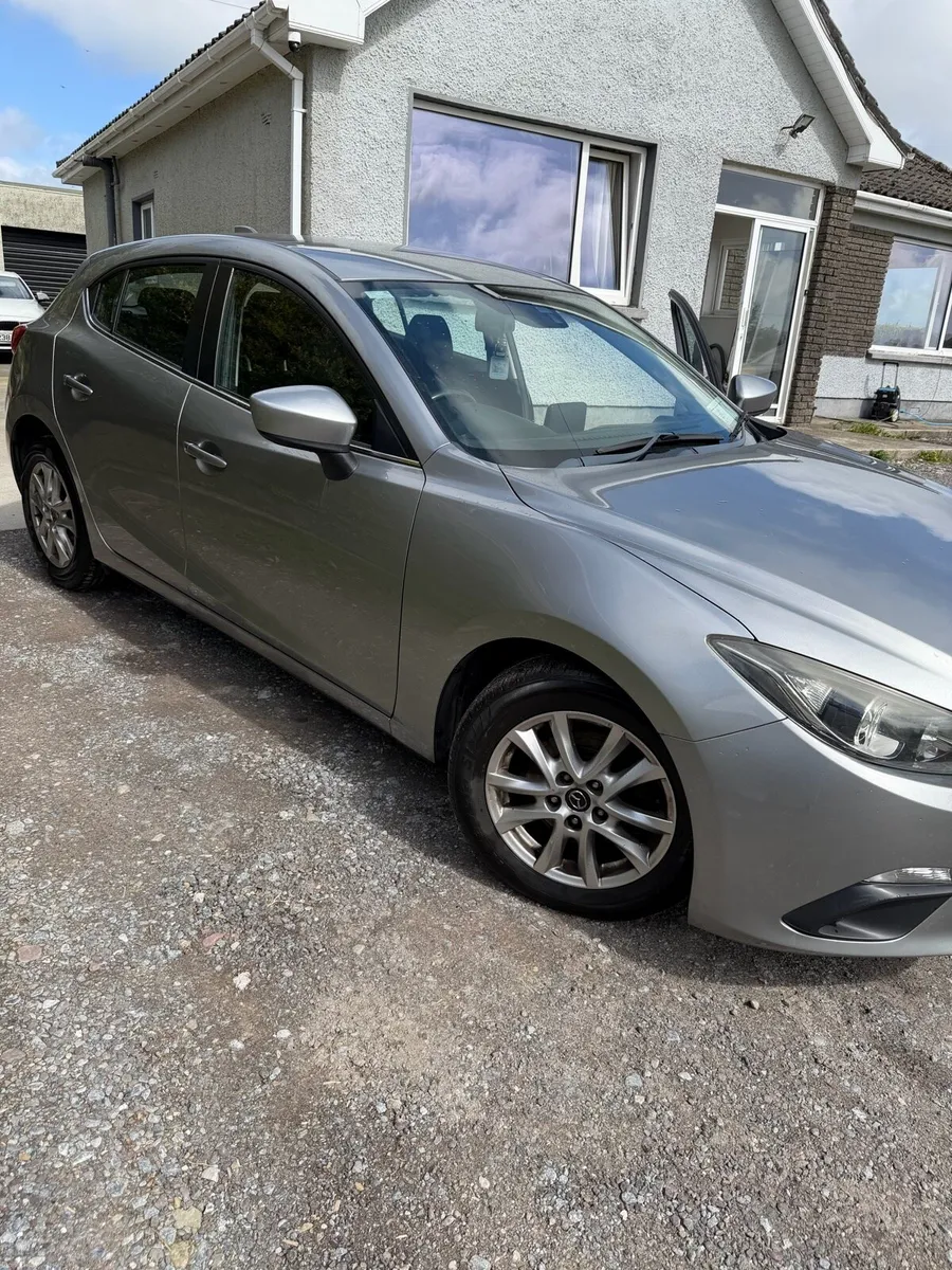 2015 Mazda3 2.2L Diesel Hatchback *Low Mileage* - Image 4
