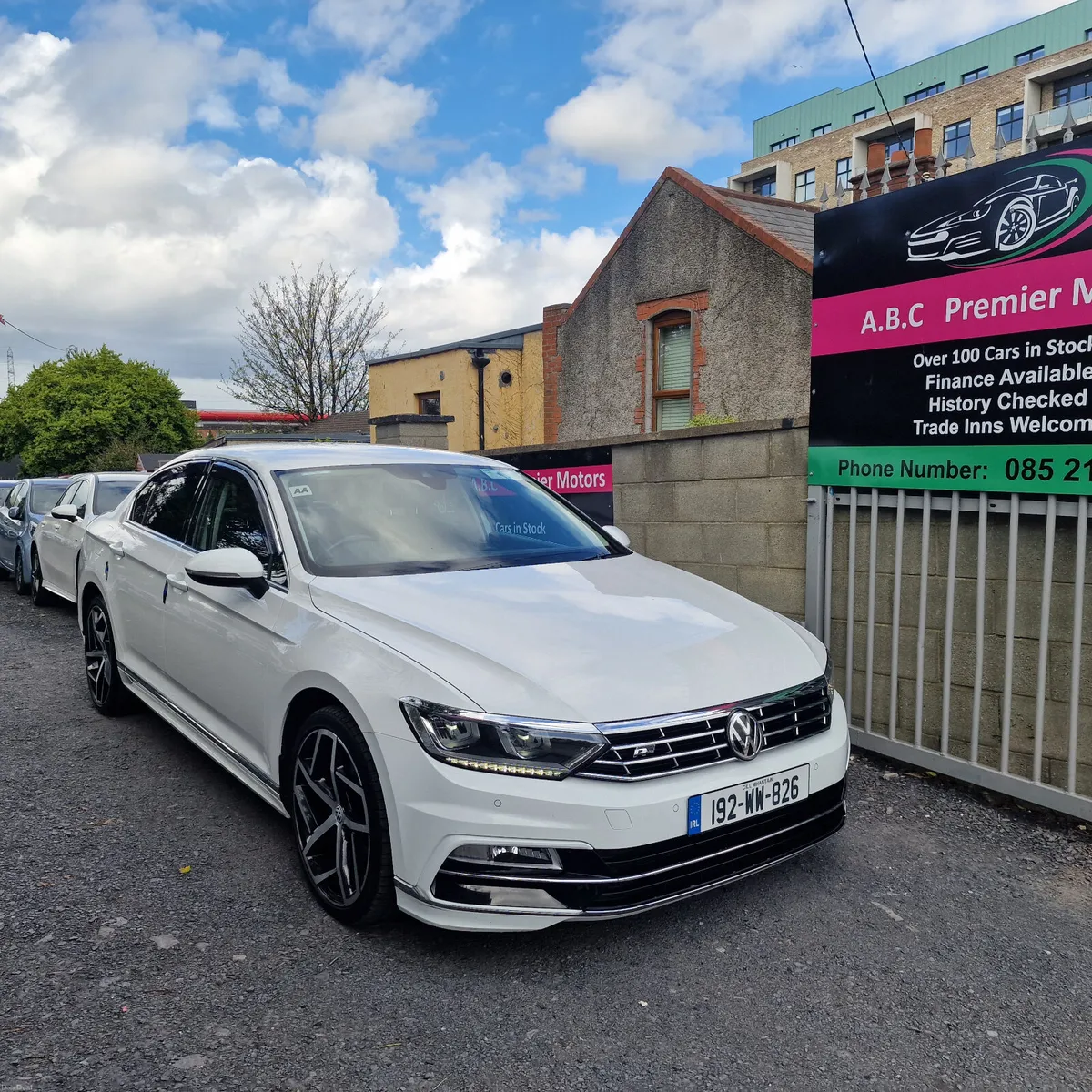 Volkswagen Passat 2.0 TDI 150HP Highline - Image 1