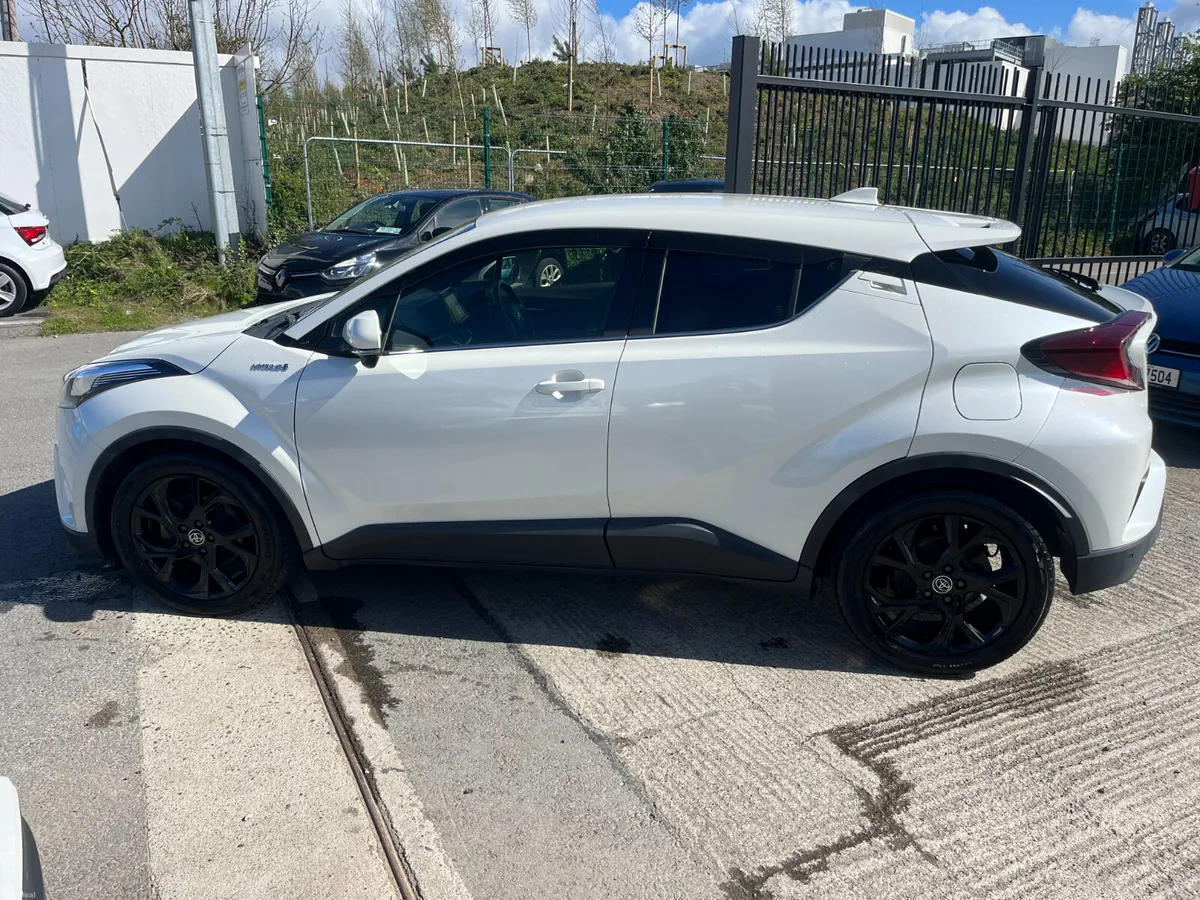 TOYOTA C-HR 2019, 1.8 HYBRID AUTO LOW KM HIGH SPEC - Image 4