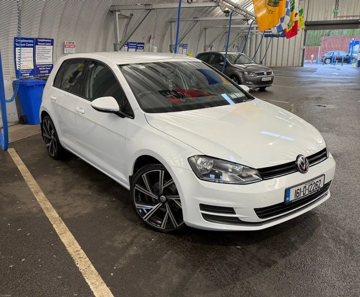 2016 Volkswagen Golf - Image 1