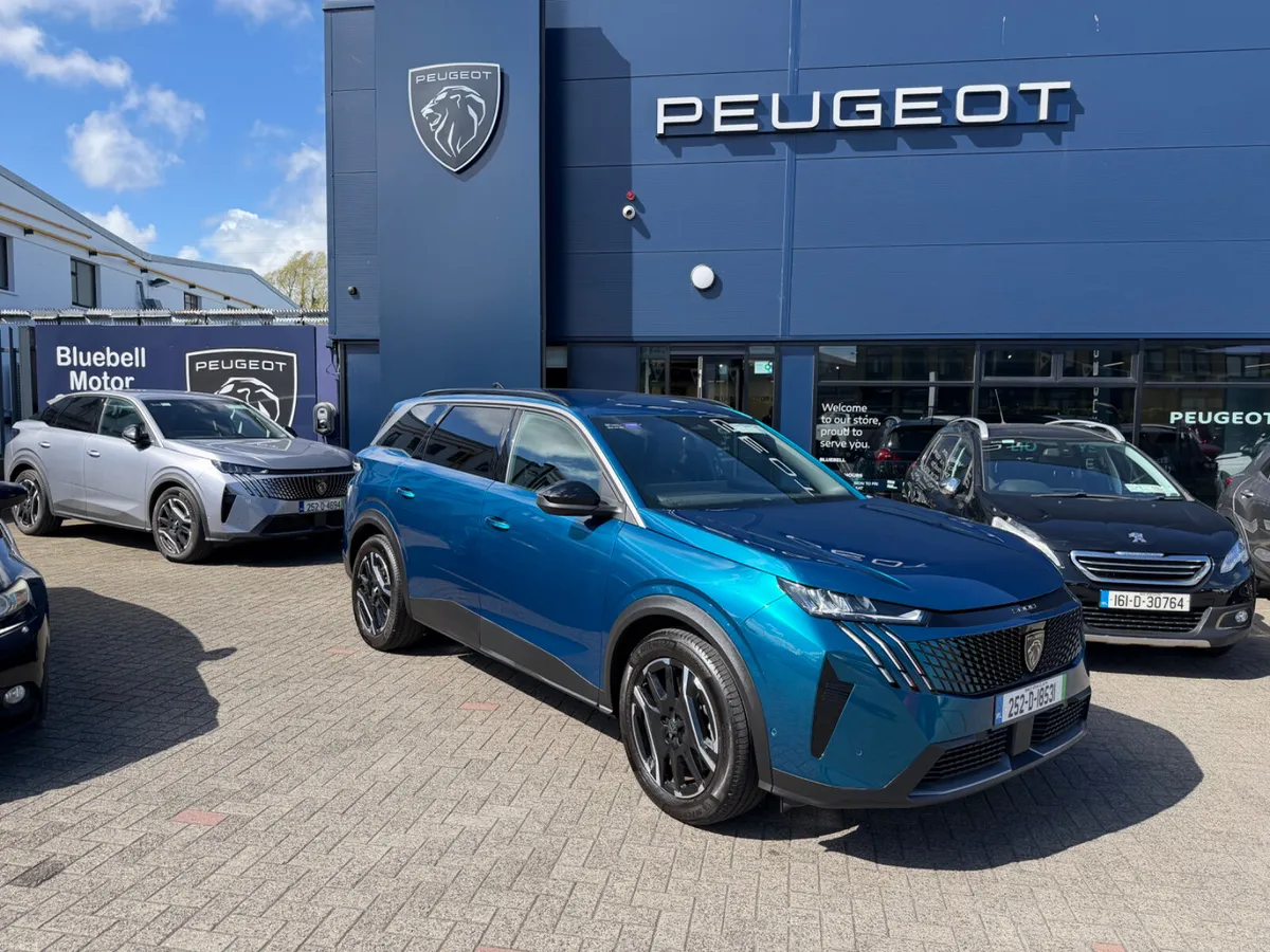 2025 Peugeot 5008 eAllure 73kwh - Image 2