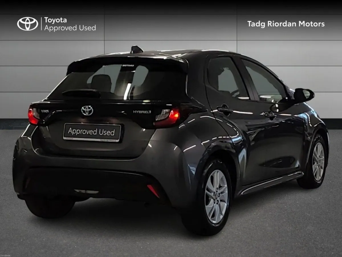 Toyota Yaris 1.5 HYBRID LUNA - Image 2