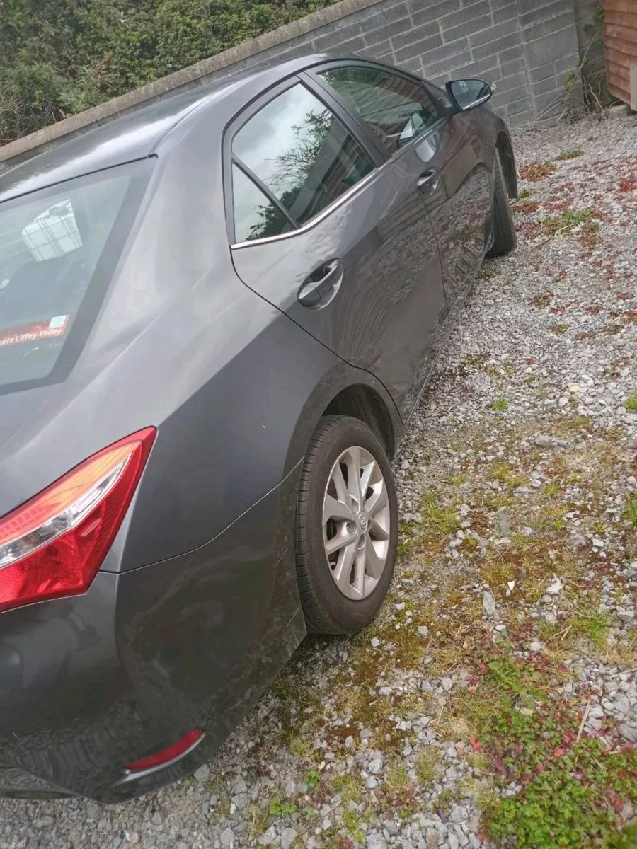 Toyota Corolla 2017 - Image 2