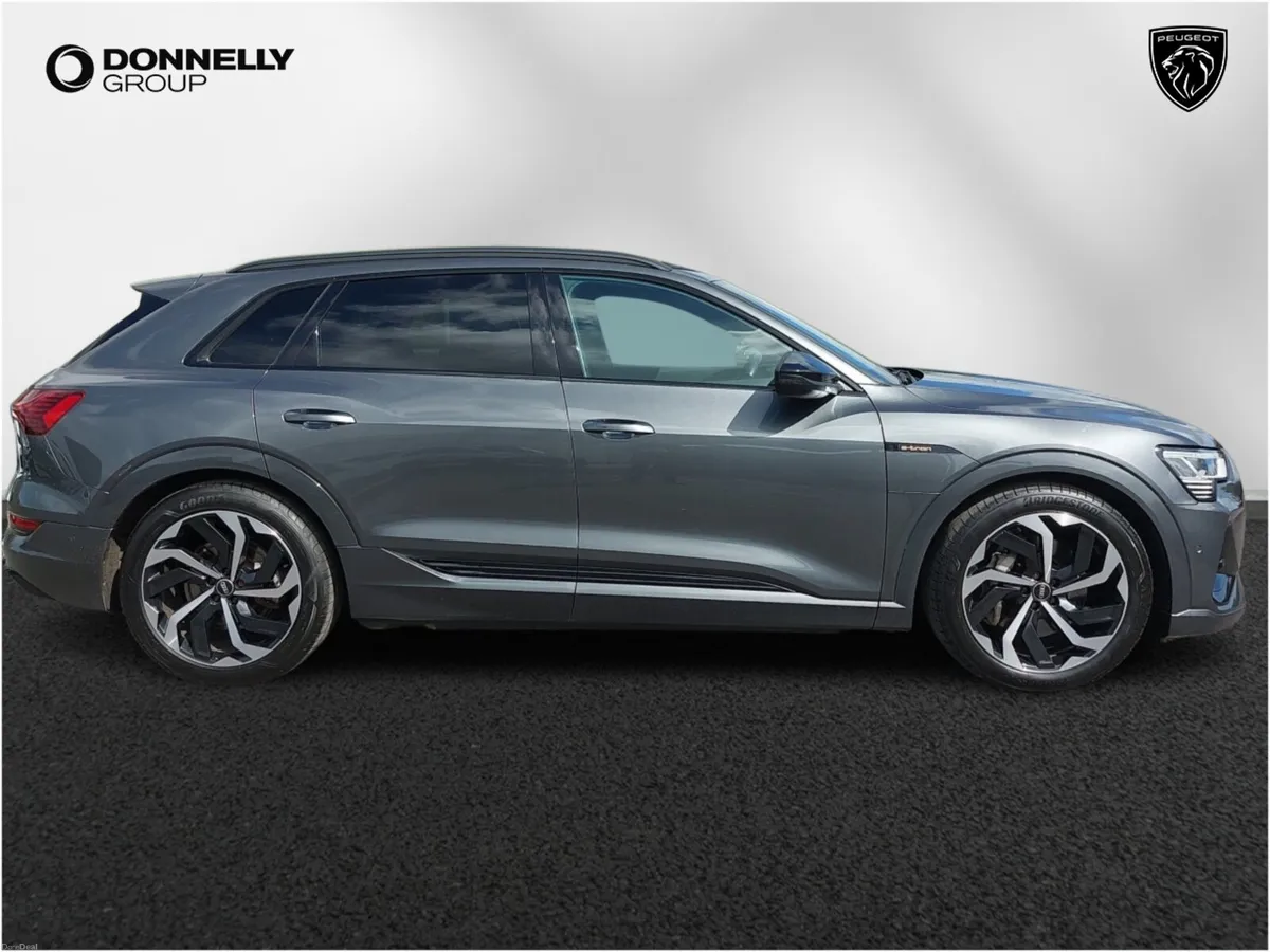 Audi E-tron Estate Black Edition - Image 3