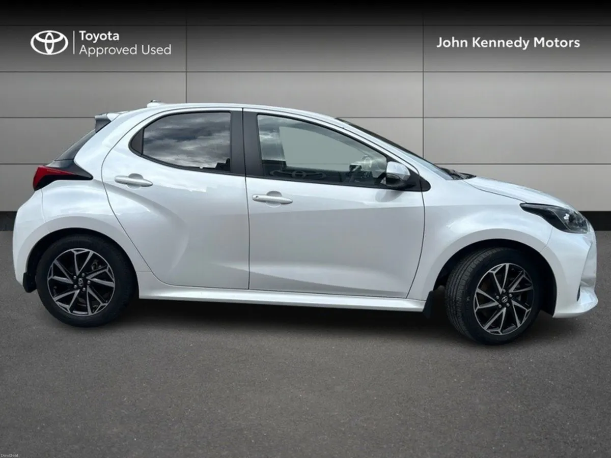 Toyota Yaris 1.5 HYBRID L/SPORT - Image 3