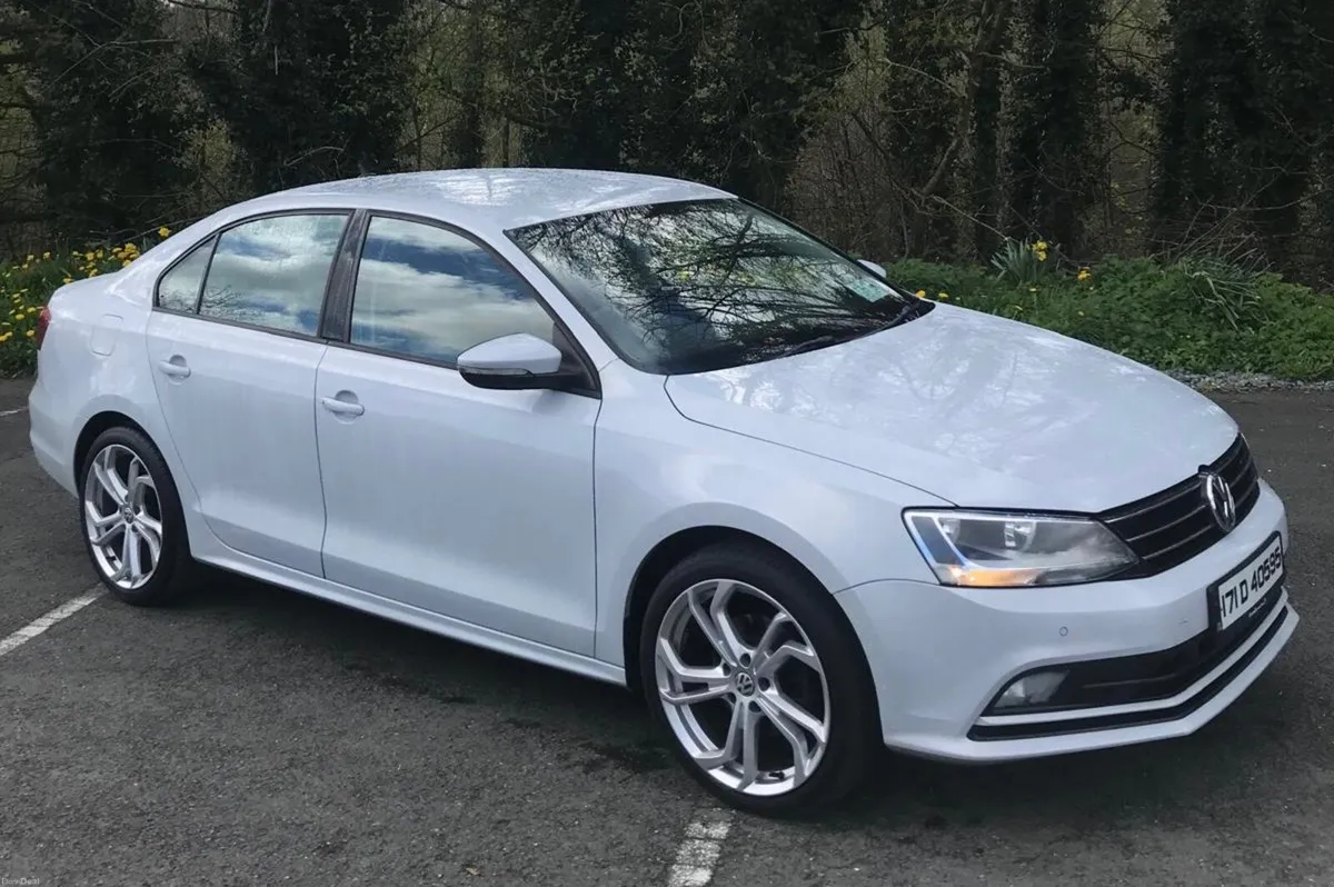 2017 Volkswagen Jetta 2.0 TDI DSG - Image 2