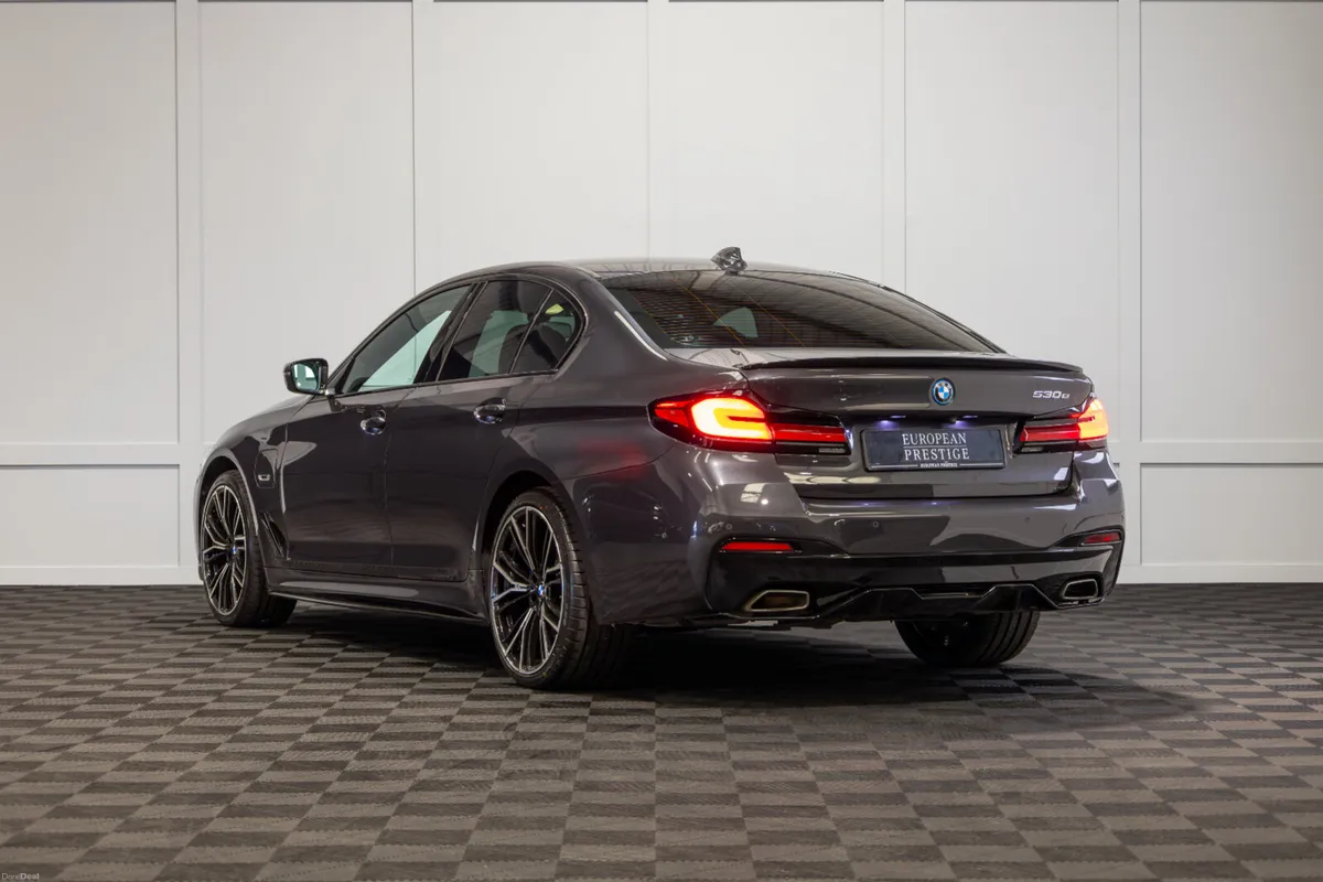 2023 BMW 5-Series 530e M-Sport - Image 4