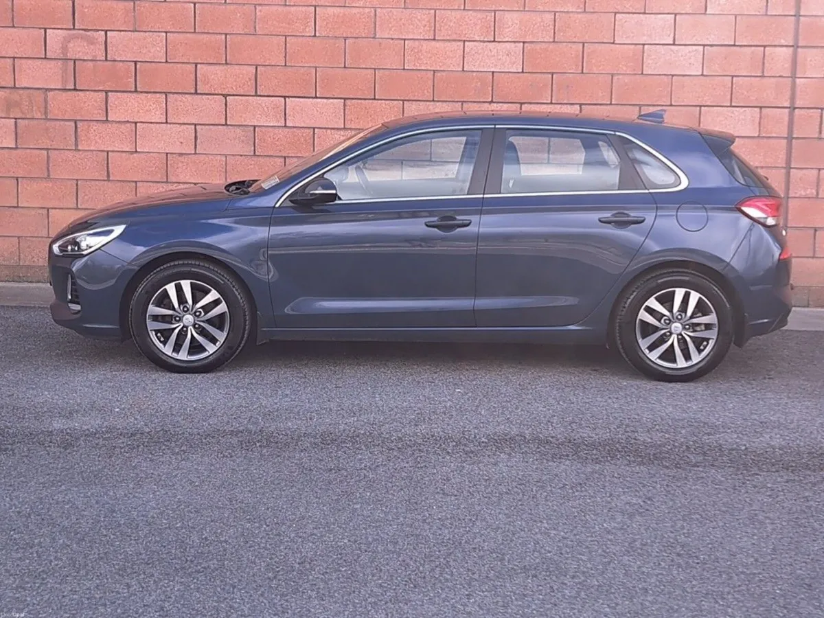 Hyundai i30 Deluxe Plus model 1.6 Diesel with full - Image 4