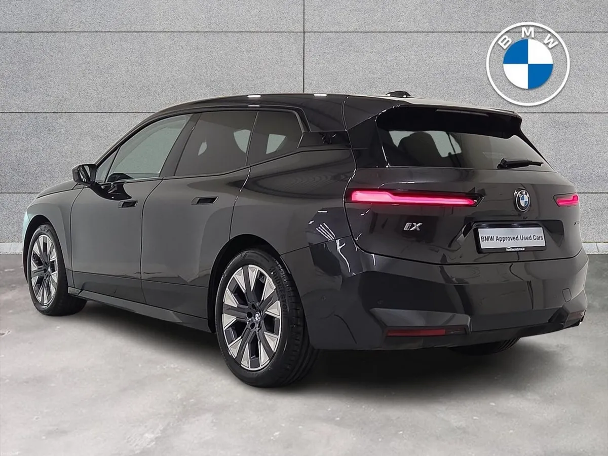 BMW iX xDrive45 Sport - Image 3