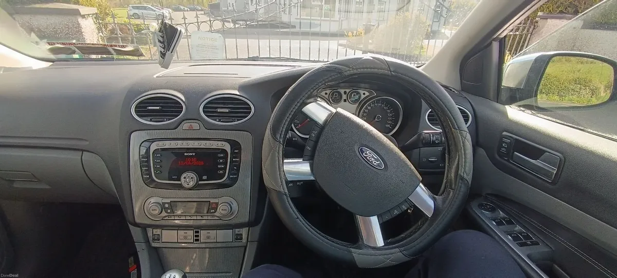 Ford Focus Titanium 2010 - Image 2