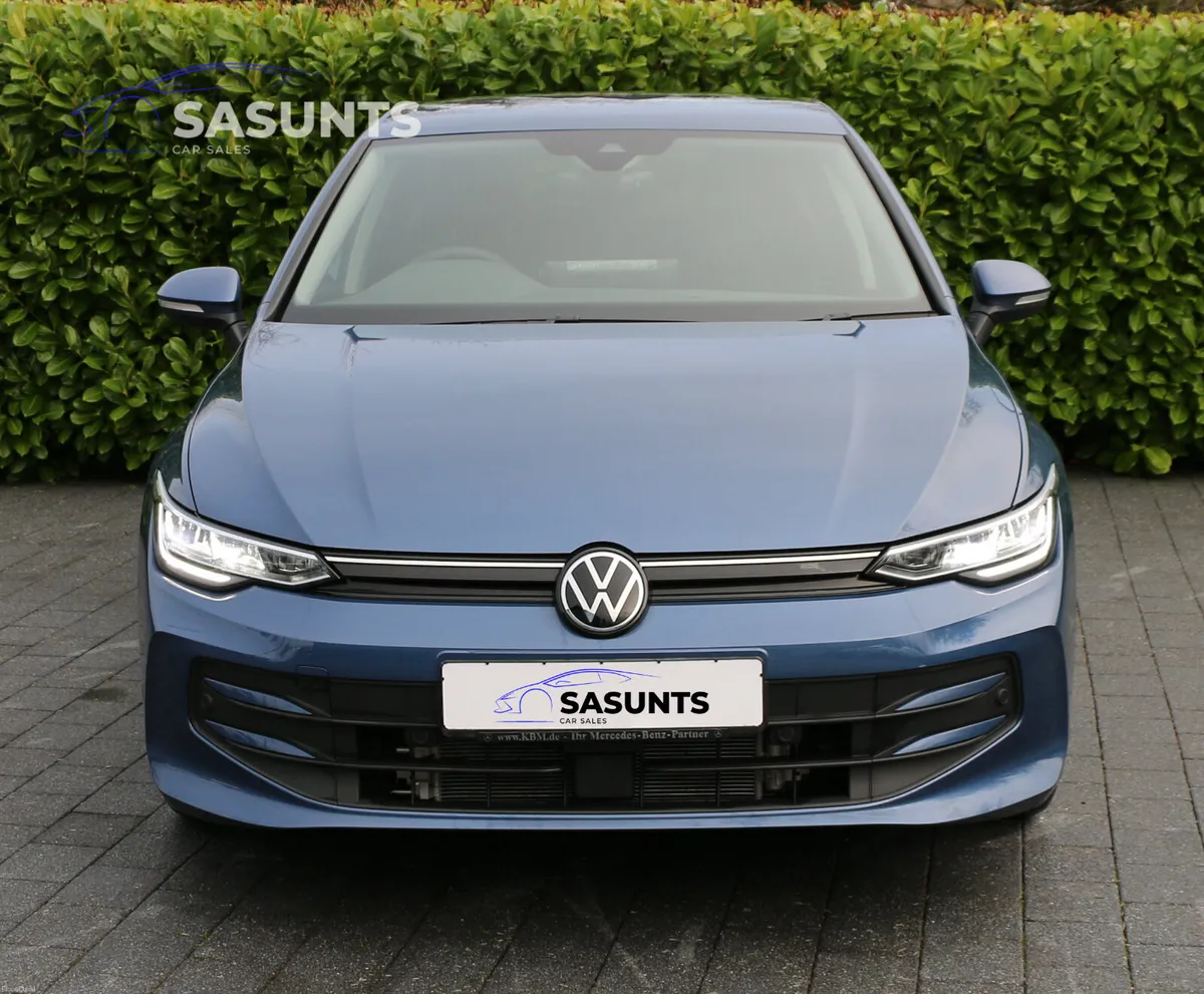 VOLKSWAGEN GOLF eTSI HYBRID - Image 3