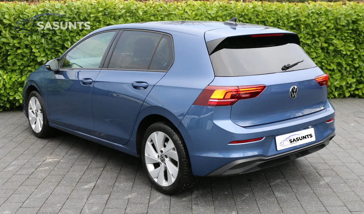 VOLKSWAGEN GOLF eTSI HYBRID - Image 5
