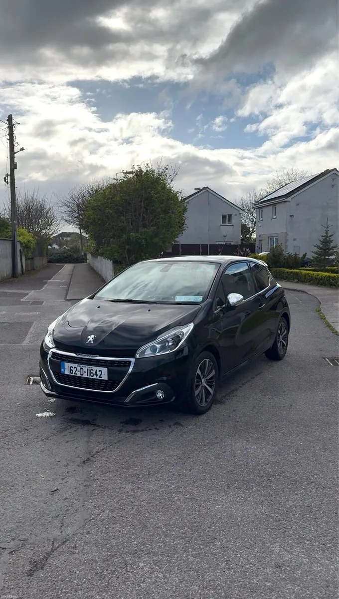 2016 Peugeot 208 - only 32,000 KM - Like New - Image 1