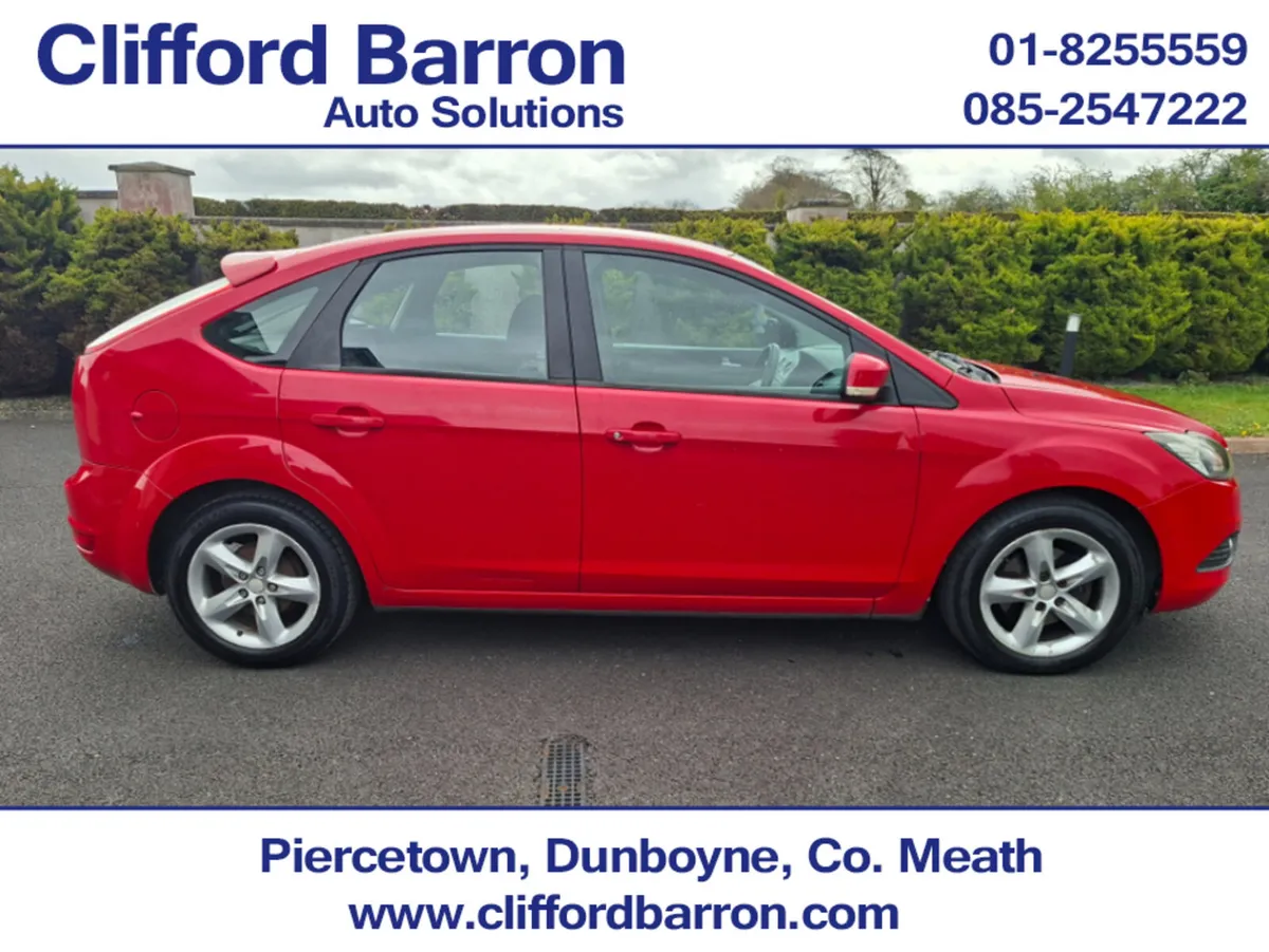 Ford Focus ZETEC 1.4 5SPEED 5DR - Image 5